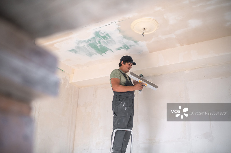 家装期间的建筑工人图片素材