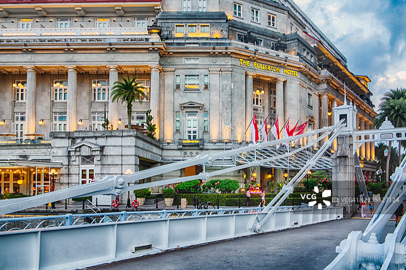 新加坡，富丽敦酒店和卡文纳桥图片素材