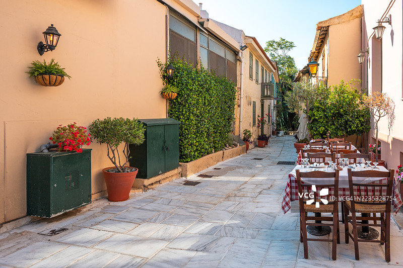 雅典普拉卡的餐桌小巷图片素材