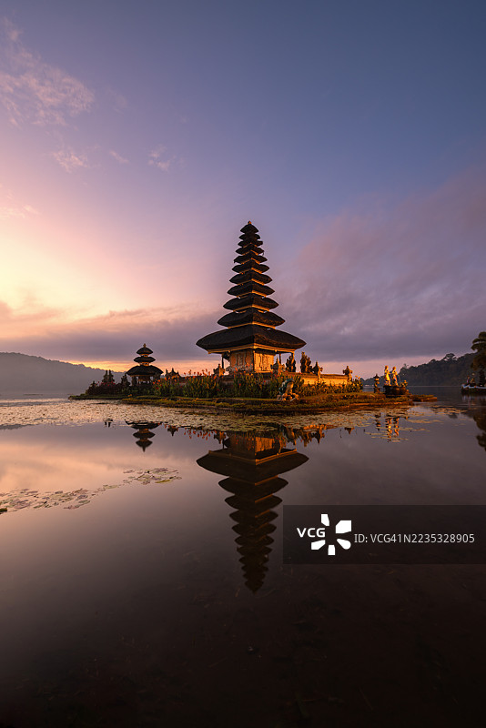 印尼巴厘岛的布拉乌伦达努布拉坦寺。图片素材