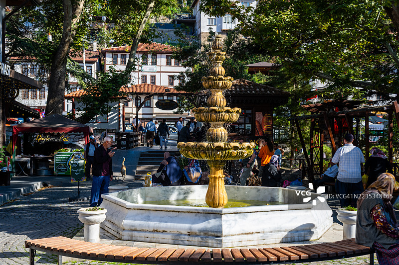 土耳其戈伊尼克镇的喷泉广场图片素材