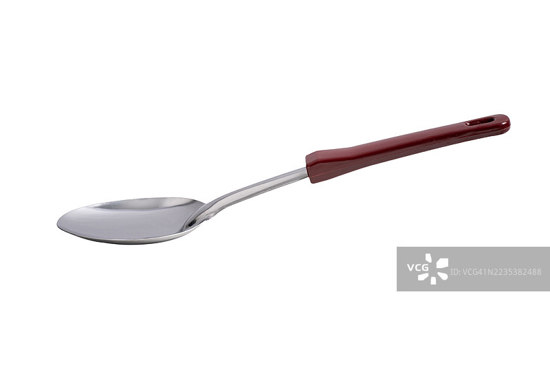 一把红色把手的勺子放在白色背景上。图片素材