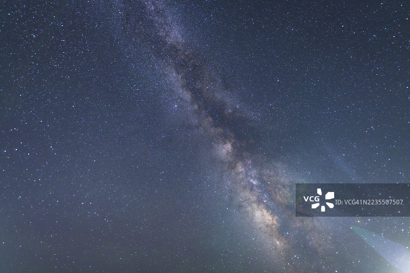 银河系横跨天空图片素材