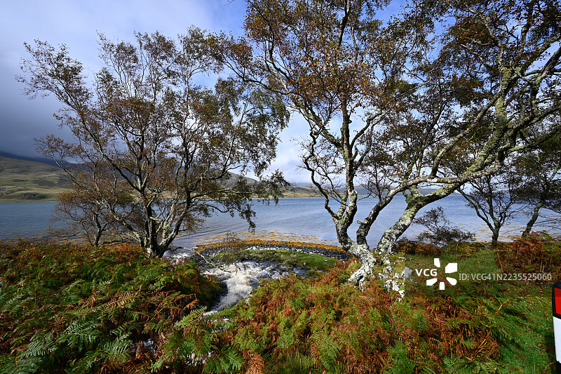 Allt Nan Clar小溪流入穆尔岛的斯佩夫湖。图片素材