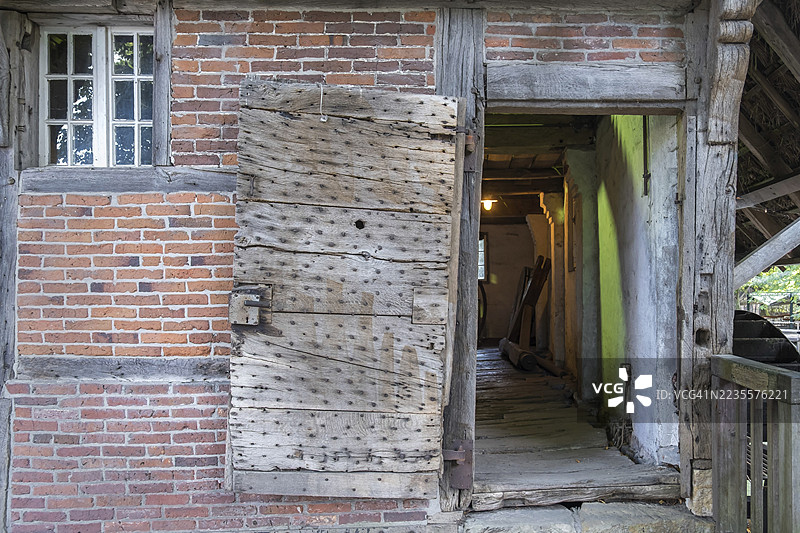 德国北莱茵-威斯特法伦州明斯特地区阿豪斯-阿尔施泰特的历史悠久的哈姆米勒磨坊入口图片素材