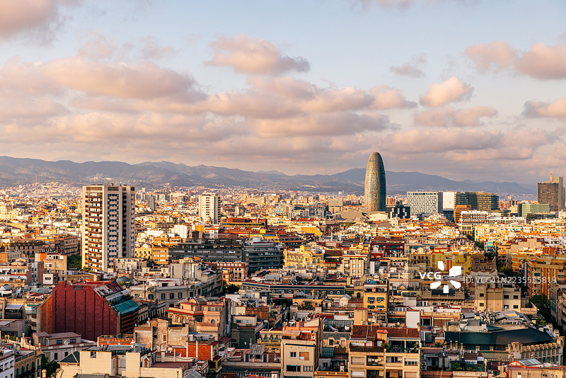 巴塞罗那城市景观，包含格洛里亚斯塔，鸟瞰图，加泰罗尼亚，西班牙图片素材