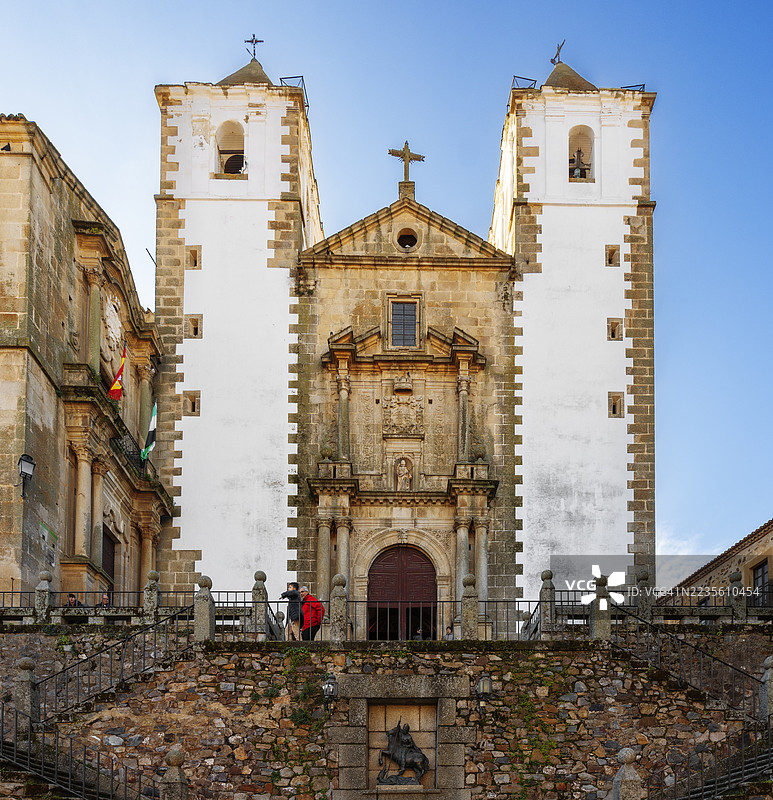 西班牙卡塞雷斯耶稣会圣弗朗西斯科哈维尔教堂及学校。图片素材