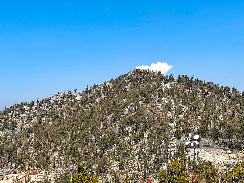 从天际山顶俯瞰东峰，塔霍湖图片素材