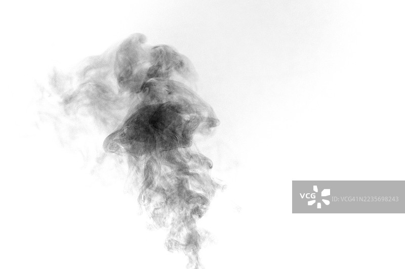 黑色烟雾与白色背景图片素材