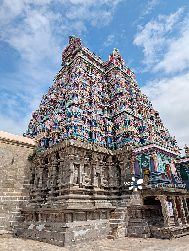 维鲁达吉里斯瓦拉寺或帕扎马莱纳达寺，是位于印度泰米尔纳德邦维鲁达查拉姆的一座印度教寺庙。图片素材