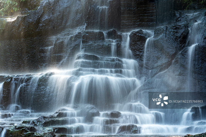 巴厘岛吉安雅的特梅西瀑布长时间曝光摄影图片素材