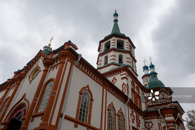 十字架升高教堂图片素材