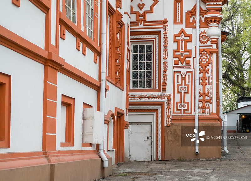 十字架升高教堂图片素材