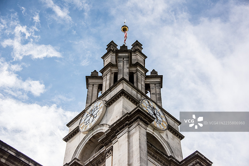 从庭院看圣安妮教堂，莱姆豪斯塔楼图片素材