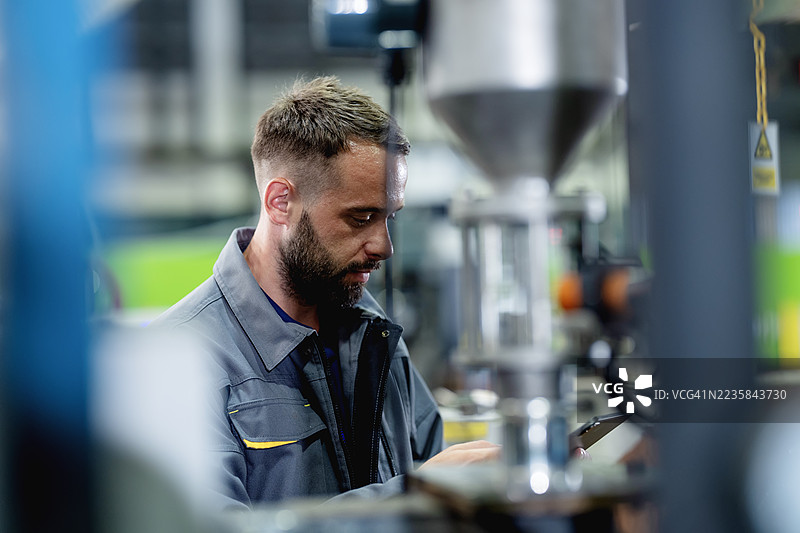 机器健康监测对于优化性能和确保可靠的制造操作至关重要。通过利用实时和历史数据，它使维护团队能够从被动维护转向基于状态的策略。图片素材