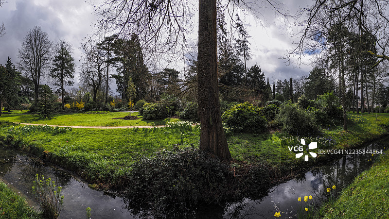 法国巴黎市，迷人的布洛涅森林公园图片素材