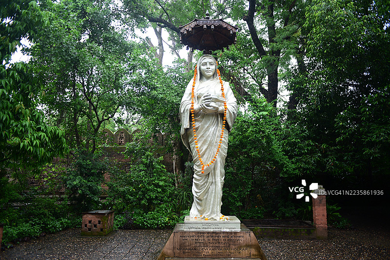 马赫什瓦尔堡内的阿希利亚·拜·霍尔卡尔雕像图片素材