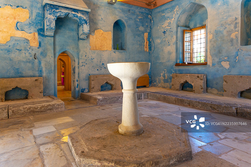古老土耳其浴室中的喷泉图片素材