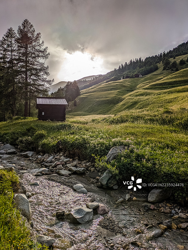 意大利史泰尔维奥国家公园日落小屋图片素材
