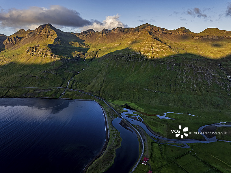 山脉，晨光，峡湾，海岸，夏季，鸟瞰图，道路，斯托德瓦尔峡湾，东峡湾，冰岛图片素材