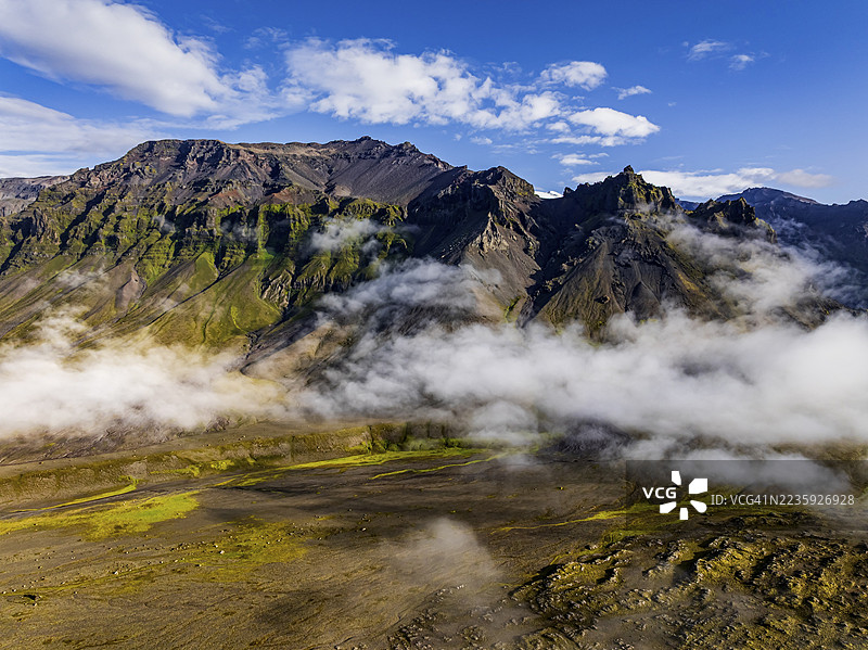 山脉，阳光，雾气，晨光，鸟瞰图，夏季，斯卡夫塔费尔，瓦特纳冰川，冰岛图片素材
