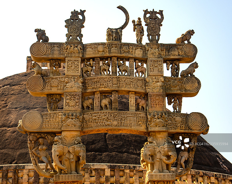 桑奇大佛塔入口的细节，世界遗产，印度中央邦。图片素材