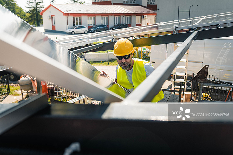 检查这些太阳能安装情况图片素材