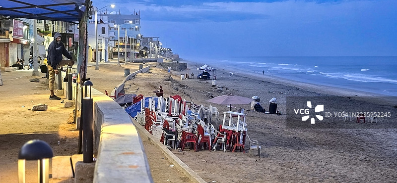 黎明时分，位于下加利福尼亚州蒂华纳海滩的国际边界海滩图片素材