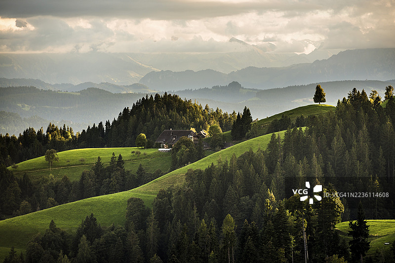 吕德伦阿尔卑斯的全景，日落，埃门塔尔，伯尔尼州，瑞士图片素材