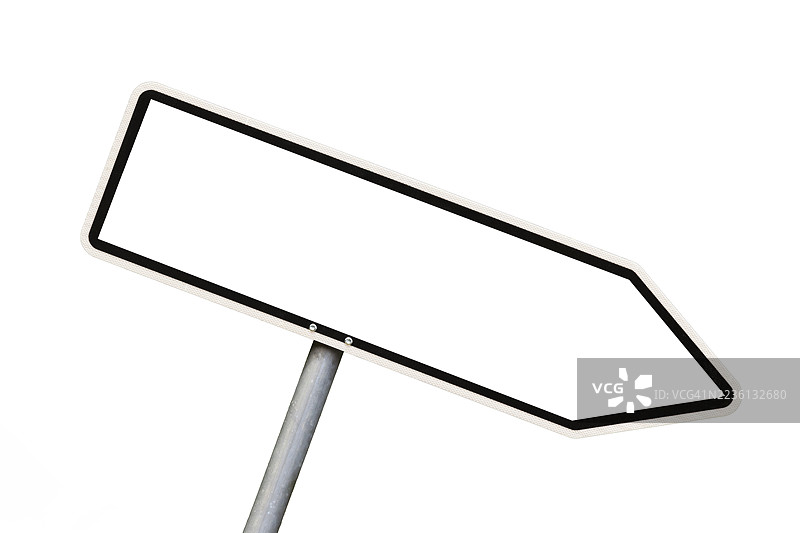 白色箭头交通标志指向右侧，背景为白色，向下倾斜。图片素材