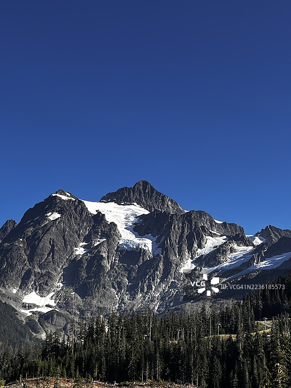 从贝克山公路俯瞰雄伟的舒克桑山图片素材