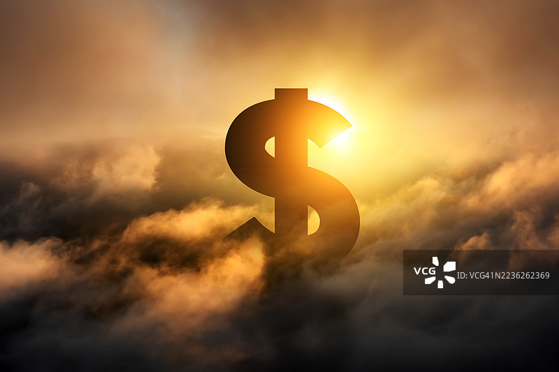 日落时分云中的美元符号图片素材