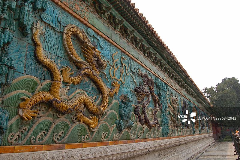 The iconic Nine-Dragon Wall (Jiulong Bi) within the Forbidden City图片素材