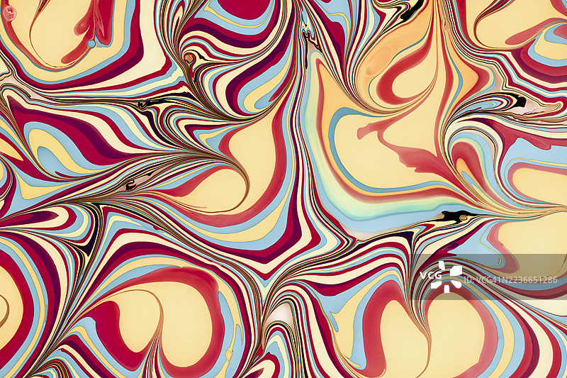 水面上绘制的彩色大理石艺术，作为抽象背景。图片素材