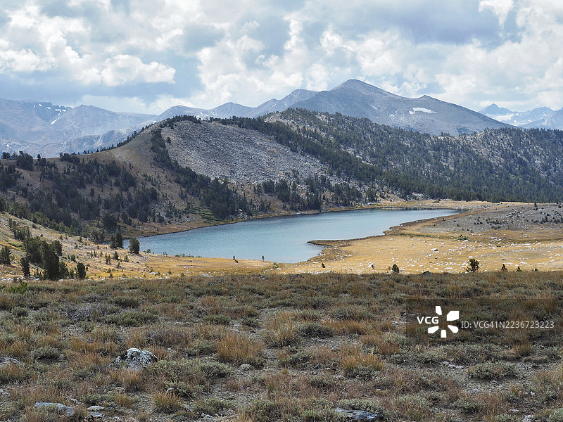 优胜美地国家公园下盖勒湖的全景视图图片素材