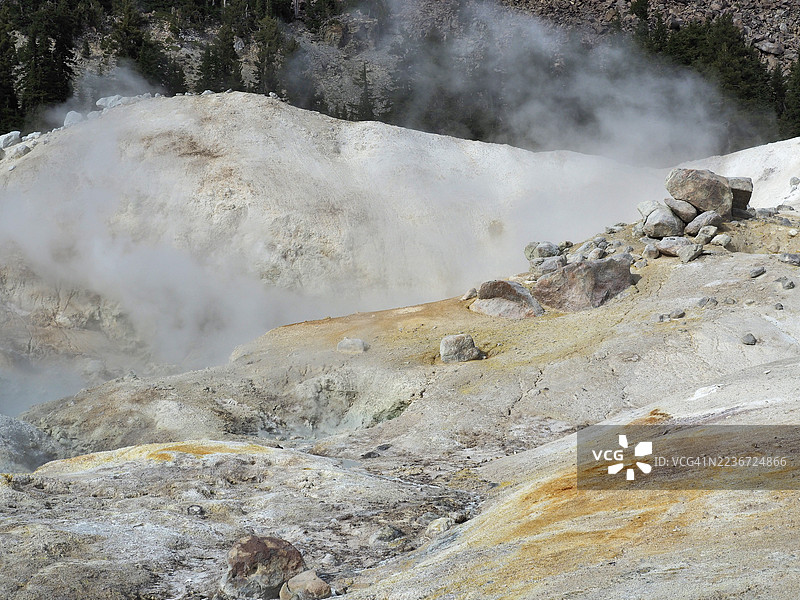 拉森火山国家公园的班帕斯地狱热泉区图片素材