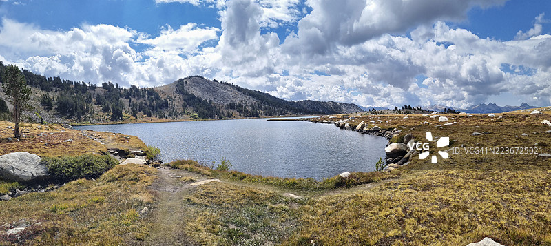 约塞米蒂国家公园下盖勒湖全景视图图片素材