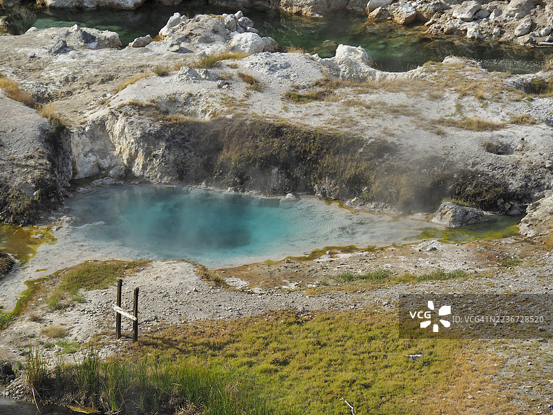 加利福尼亚州热溪地质遗址的高角度视图图片素材