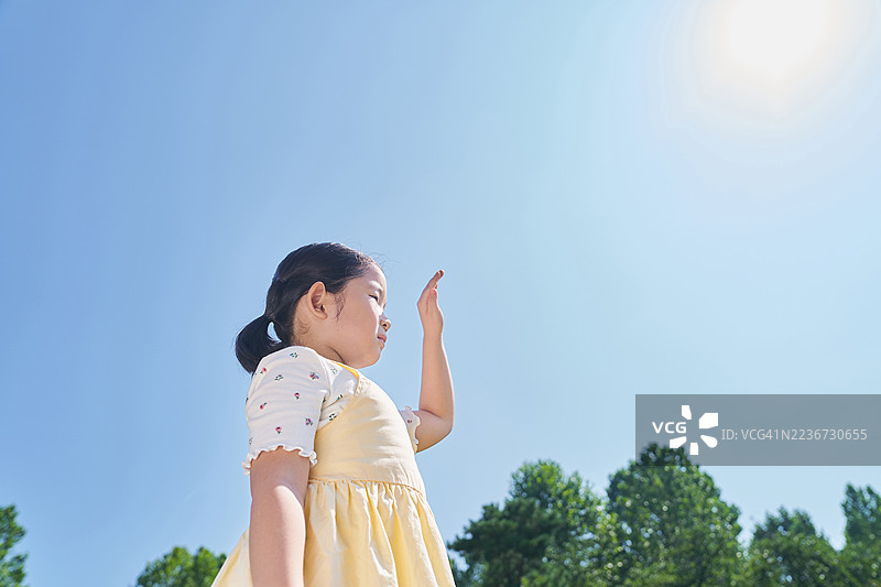 女孩，儿童，热浪，夏天，皱眉图片素材