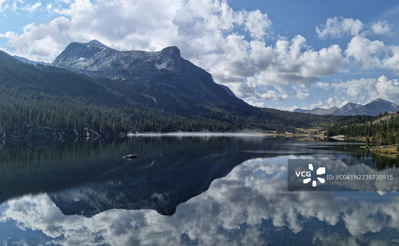 优胜美地国家公园的提奥加湖沿提奥加路的景色图片素材