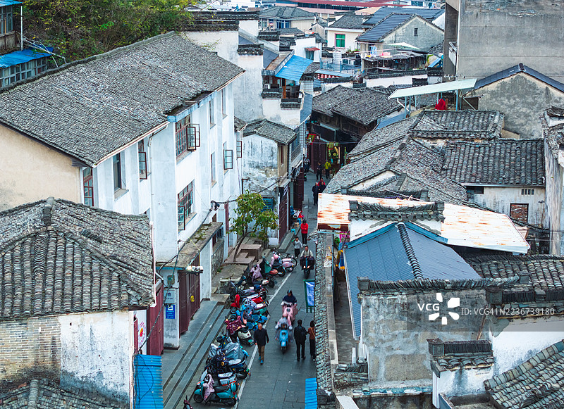 航拍传统古镇，街道狭窄，房屋古老图片素材