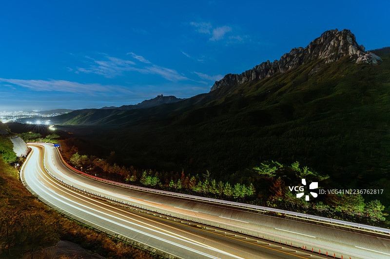 雪岳山蔚山岩迷失岭古道夜景图片素材