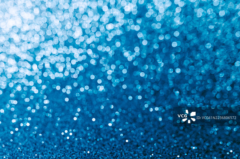 蓝色闪光散景背景，带有闪烁的纹理，适用于创意项目和设计图片素材