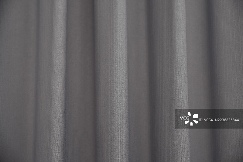 阳光下的家居窗帘；家具部件的特写图片素材