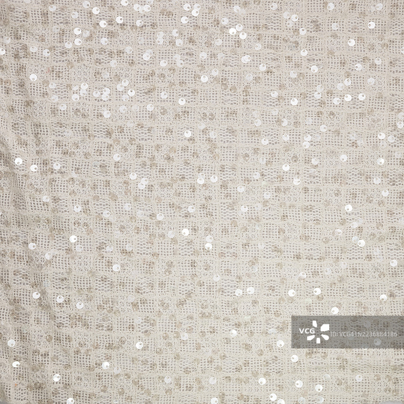 金属亮片面料，带有方形图案。图片素材