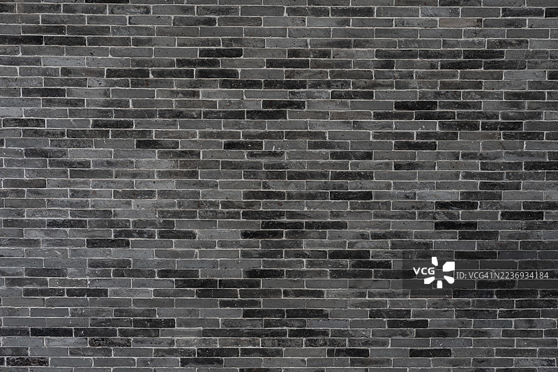 抽象表面——带有自然光的黑色砖墙图片素材