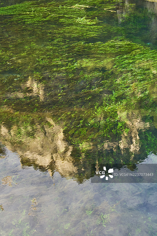 法国，沃克吕兹泉图片素材