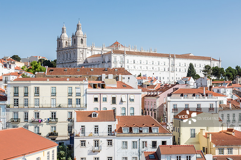 里斯本城市景观，远景为圣文森特·德·福拉修道院图片素材