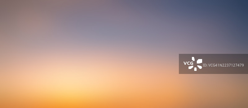 秋季背景 抽象明亮的虚焦黄色背景。模糊的图片素材