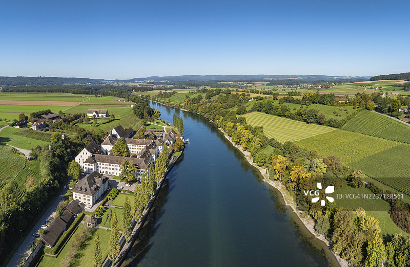 瑞士图尔高州迪森霍芬市威利斯多夫，圣卡塔琳娜塔尔修道院（多明我会）的航拍全景图图片素材